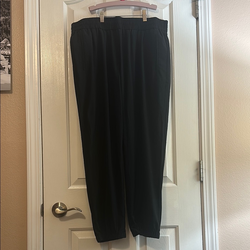 Women’s Banana Republic, air stretch, joggers, black